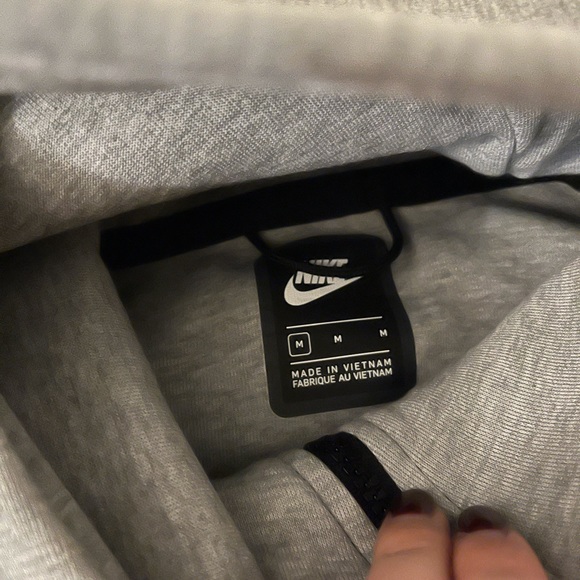 Nike Tech fleece-Men’s - Picture 2 of 3